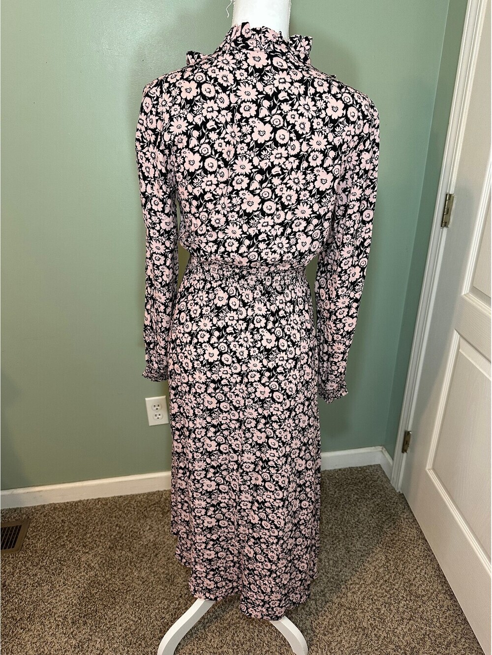 Boden Pink and Black Ruffle Neck Smocked Cuff Floral Midi Dress Size 4 EUC - Picture 6 of 7
